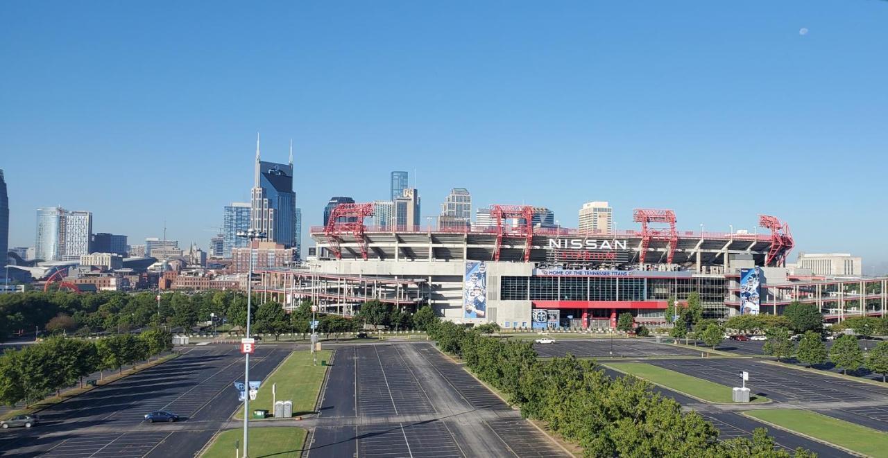 La Quinta Inn & Suites By Wyndham Nashville Downtown Stadium Exterior foto